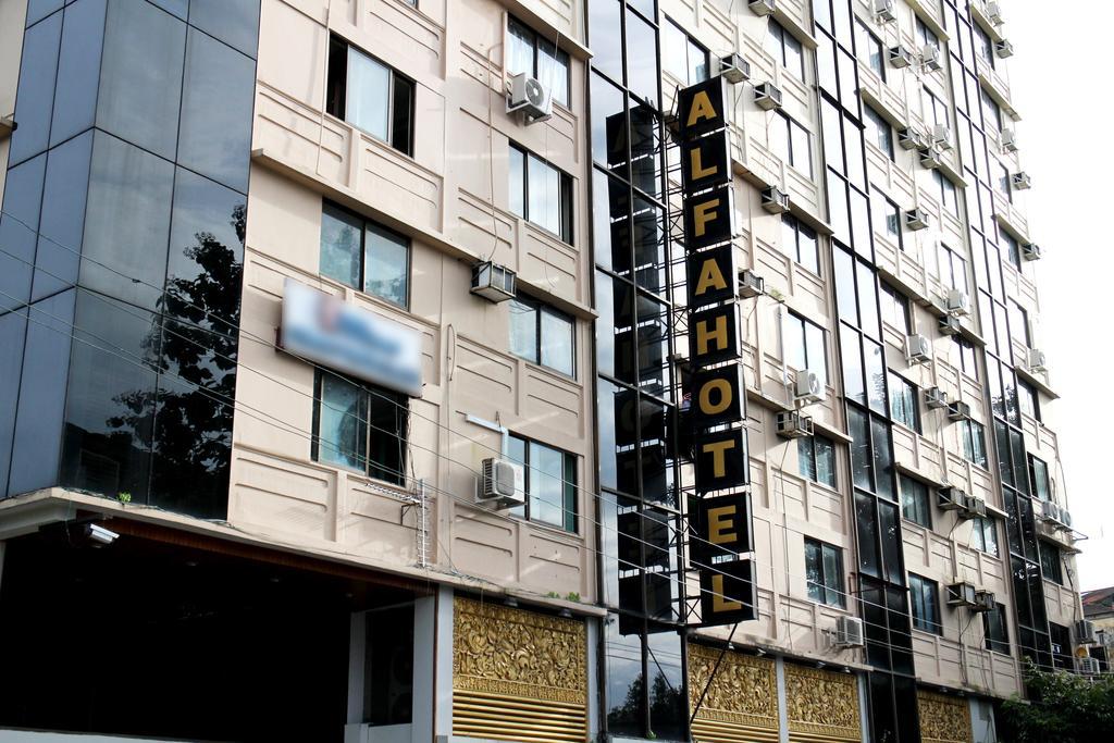 Alfa Hotel Янгон Экстерьер фото
