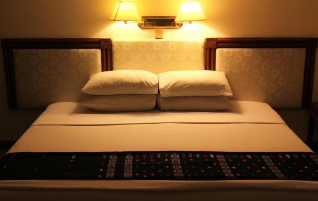 Alfa Hotel Янгон Экстерьер фото