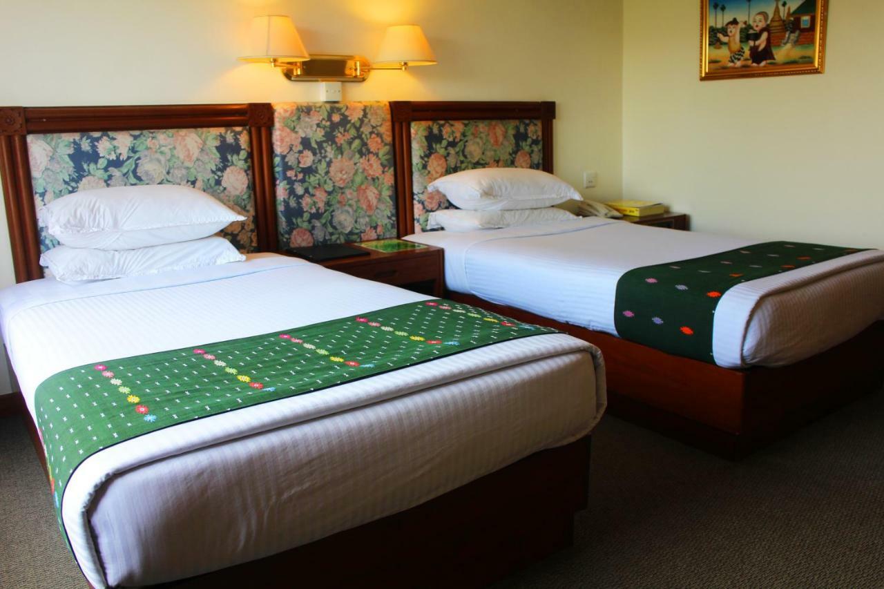 Alfa Hotel Янгон Экстерьер фото