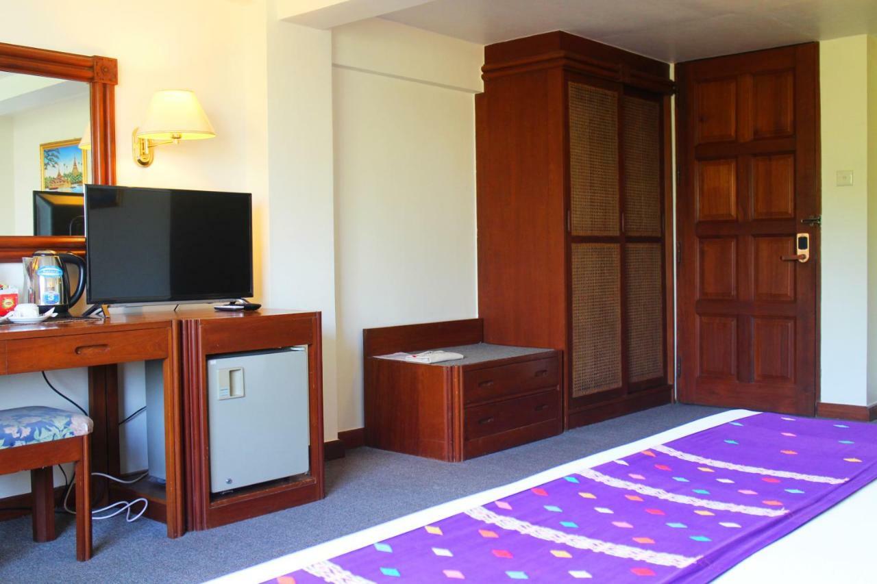 Alfa Hotel Янгон Экстерьер фото